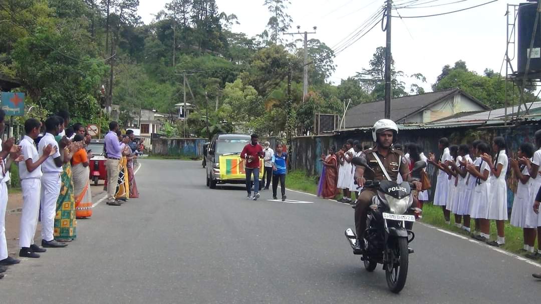 54 கி.மீ. தூரத்தை எட்டரை மணிநேரத்தில் கடந்து மலையக சிறுமி சாதனை - newjaffna News - 24x7 today jaffna Breaking News