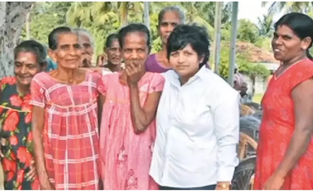 பச்சை கள்ளியை தலைவர் மகளுடன் ஒப்பிடும் அலுக்கோசுகள் - mutamil News - 24x7 Tamil Breaking News Website