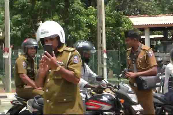 சட்டத்தரணிகளை படம்பிடித்து அச்சுறுத்திய பொலிஸார் - newjaffna News - 24x7 today jaffna Breaking News
